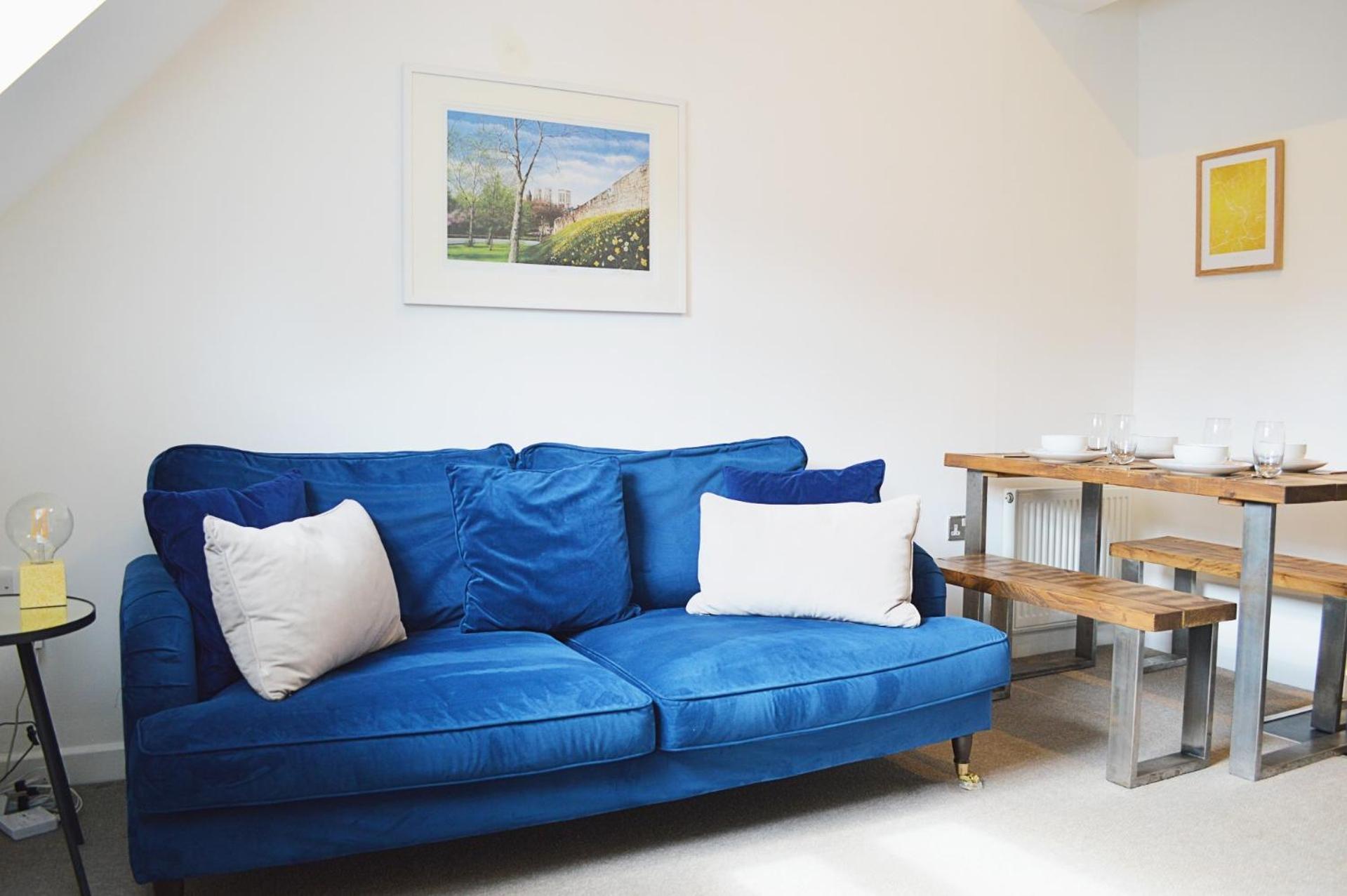 Stylish Modern Flat With Parking - Pass The Keys Apartment *
